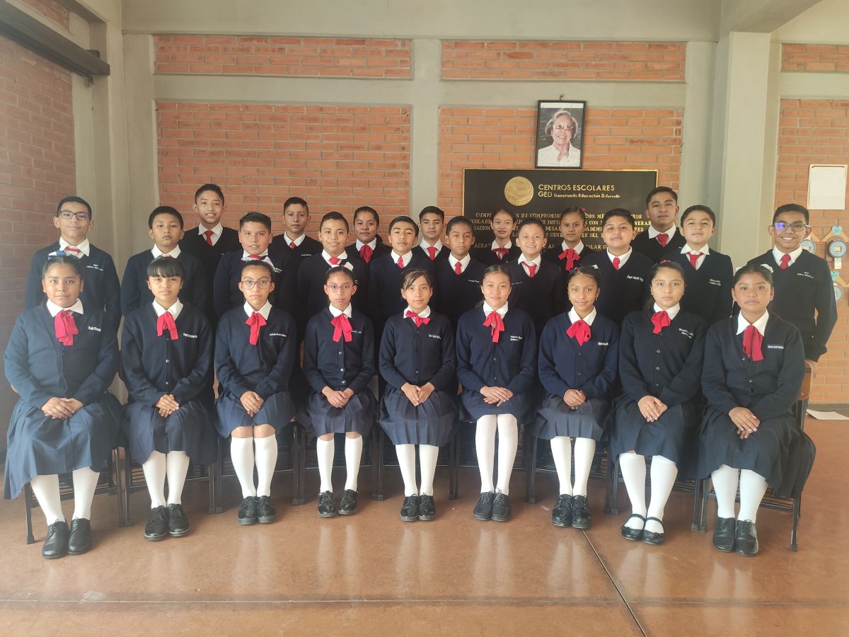 Egresados 2022-2023 - Fundación Centros Escolares GEU A.C.